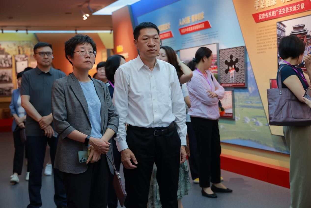 第十三届全国妇联执委第二期培训班走进Beat365官网铸牢中华民族共同体意识教育馆实践学习