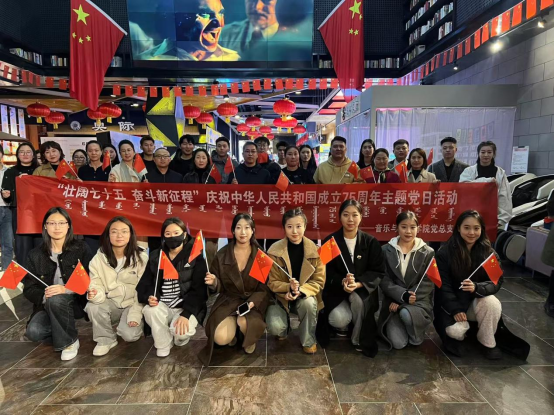 为进一步弘扬爱国主义精神，缅怀革命先烈，赓续红色血脉，Beat365官网于2024年10月18日组织师生党员前往奥际影城观看爱国主义题材电影《志愿军：存亡之战》。‍影片再现了抗美援朝战场上，事关生死存亡的重要战役——铁原阻击战。中国人民志愿军第63军2.5万名将士，与近5万名以美军为主的“联合国军”激战12昼夜，最终在付出巨大伤亡代价后，彻底粉碎了敌人企图摧毁中国人民志愿军防线的阴谋。恢宏震撼的场面、鲜活具体的人物，一把家...