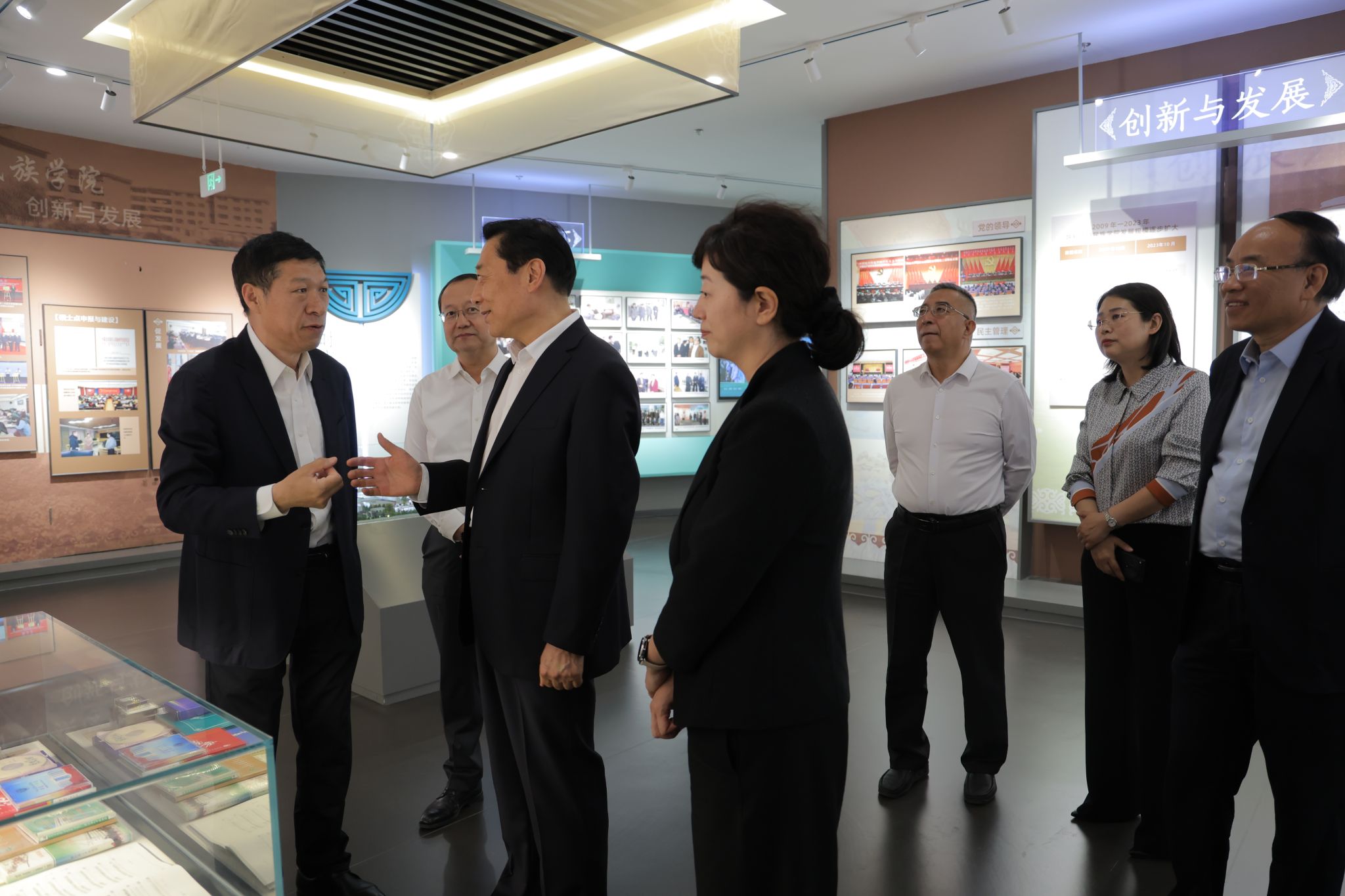 自治区副主席苏和一行莅临Beat365官网调研指导工作