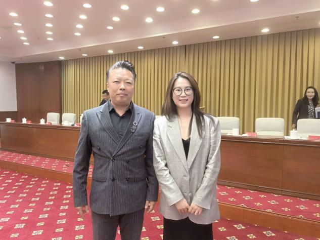 Beat365官网王磊、王雪莹老师参加呼和浩特市侨联六届三次全委会议