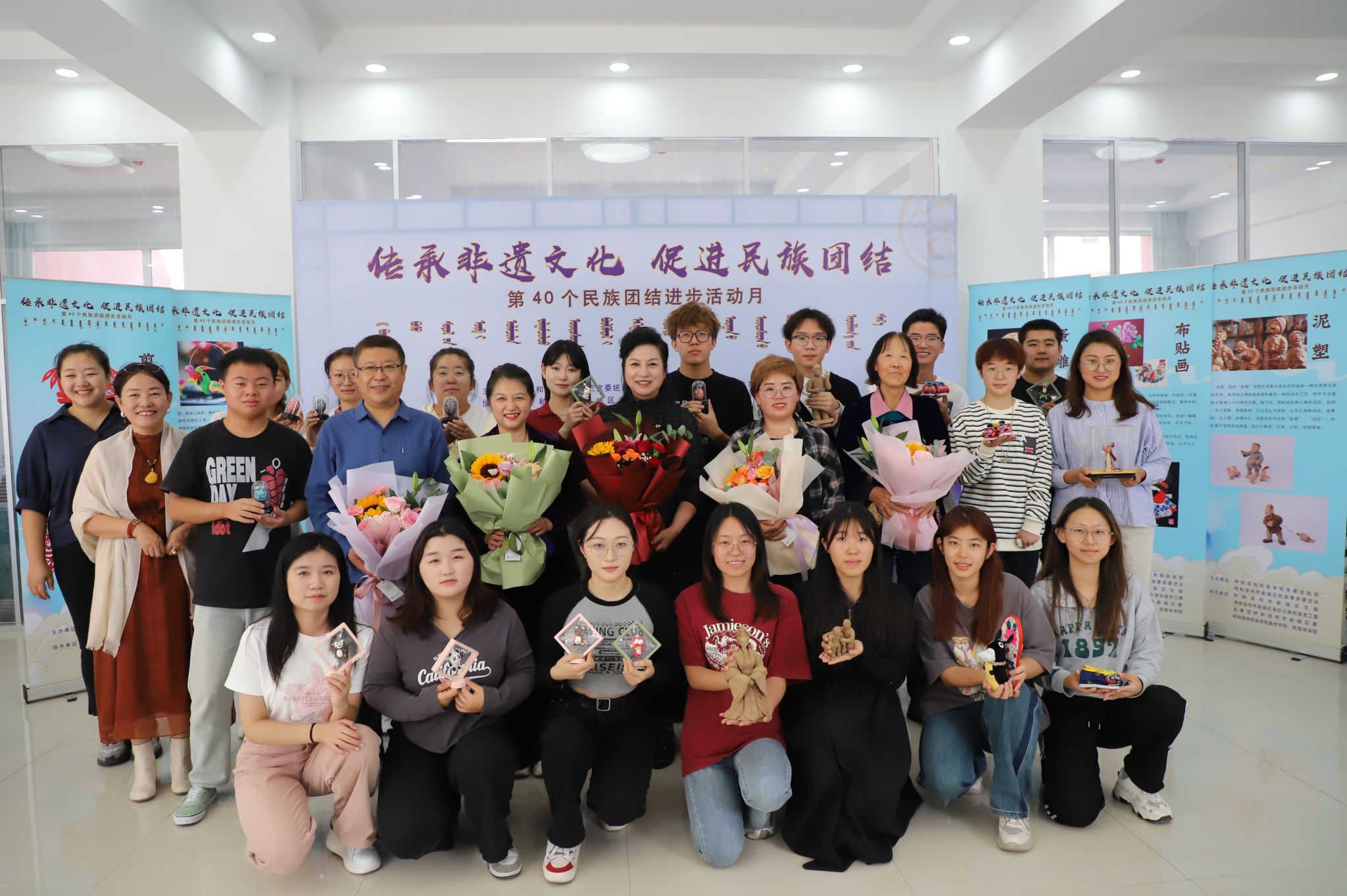“传承非遗文化 促进民族团结”——Beat365中文官方网站与呼和浩特市新城区民委联合开展非物质文化遗产进校园活动